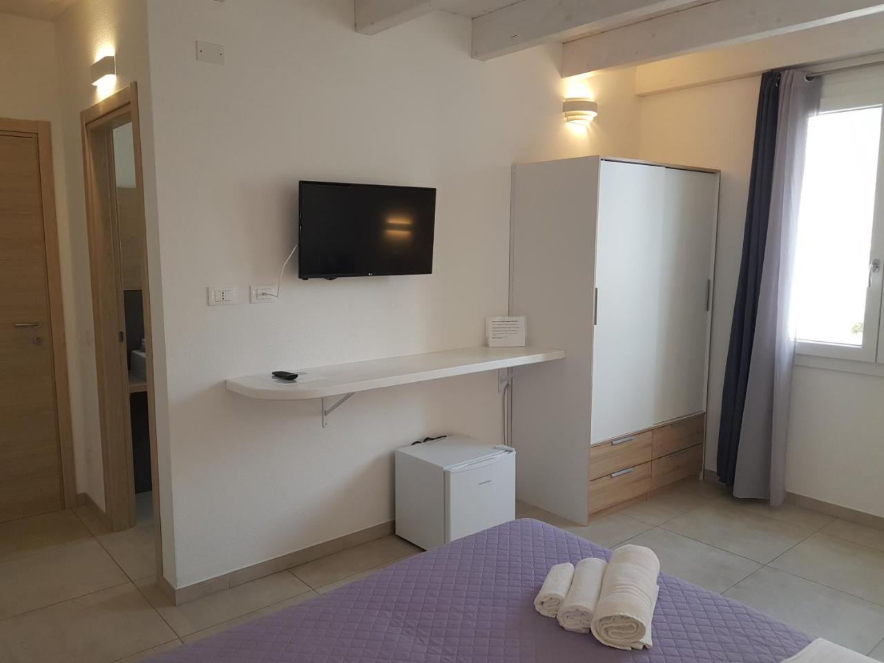 カブラス B. Sinis Bed & Breakfast エクステリア 写真